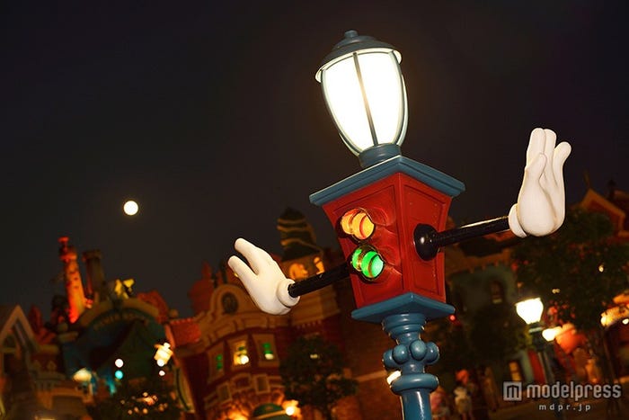 ブルームーンが輝く東京ディズニーランド/トゥーンタウン(C)Disney