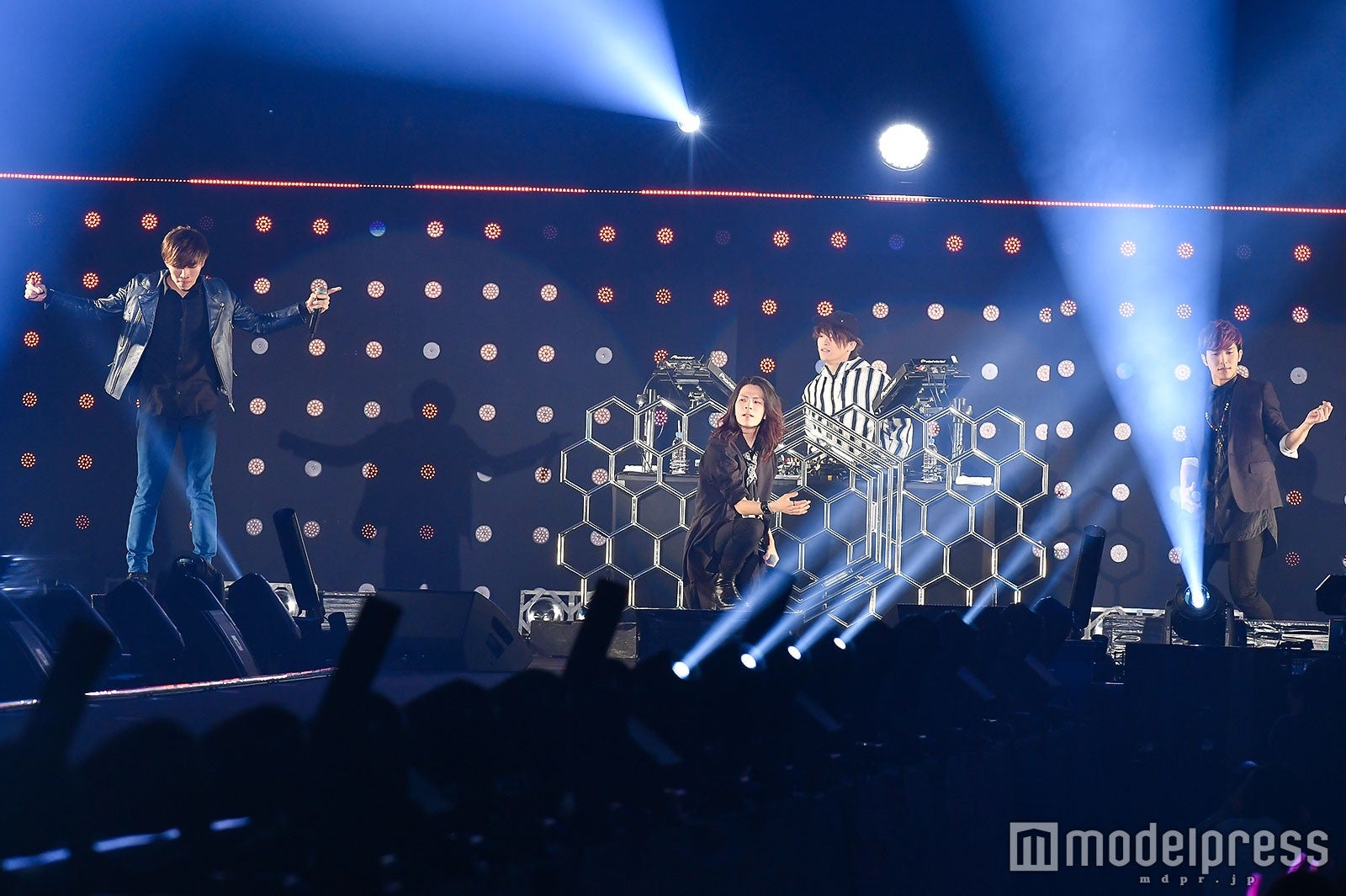 THE BEAT GARDENのオープニングアクト （C）モデルプレス