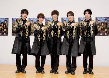 イケメン歌謡グループ・華MEN組 個性あふれる字体披露→一筆入魂で「日本武道館」の夢記す