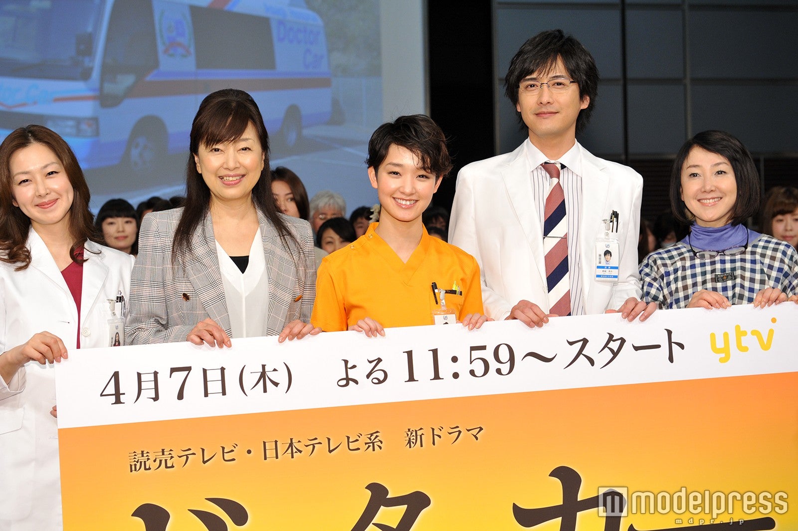 （左より）笛木優子、かたせ梨乃、剛力彩芽、中村俊介、東ちづる（C）モデルプレス