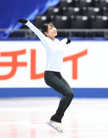 フィギュア女子 三原舞依が現役引退を表明「全日本で出し切りたい」坂本花織と抱き合い「頑張ろう」全日本選手権前日練習で発表