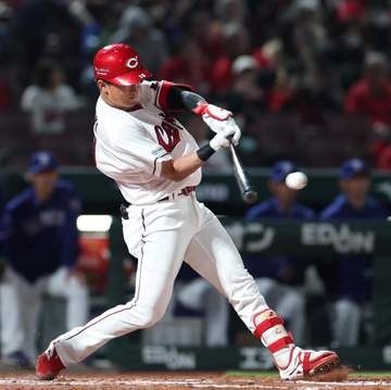 広島・佐々木 開幕4番上々発進 初安打＆延長十回先頭では四球で出塁 「何としても塁に出ようと。勝ちきれたことが一番」