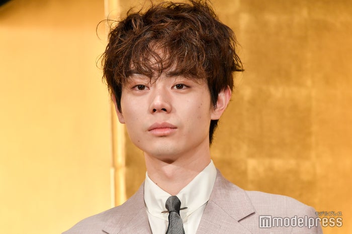 菅田将暉ヘア変遷 派手色 オールバック サラサラ長髪 変幻自在な個性派スタイリング モデルプレス 菅田将暉ヘア変遷 派手色 オールバック サラサラ長髪 変幻自在な個性派スタイリング モデルプレス