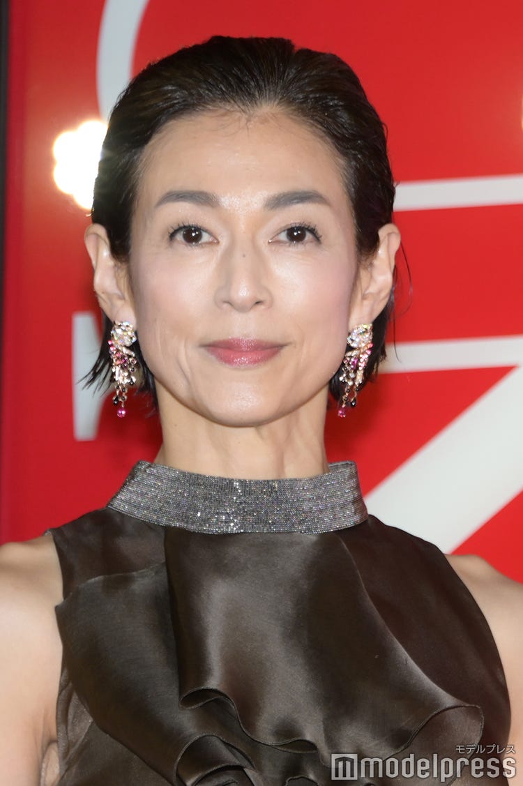 鈴木保奈美 model press 画像12/17) 鈴木保奈美「ムキムキに見える」ボディライン際立つドレス姿に絶賛の声「引き締まっててかっこいい」「気品に溢れてる」 - モデルプレス