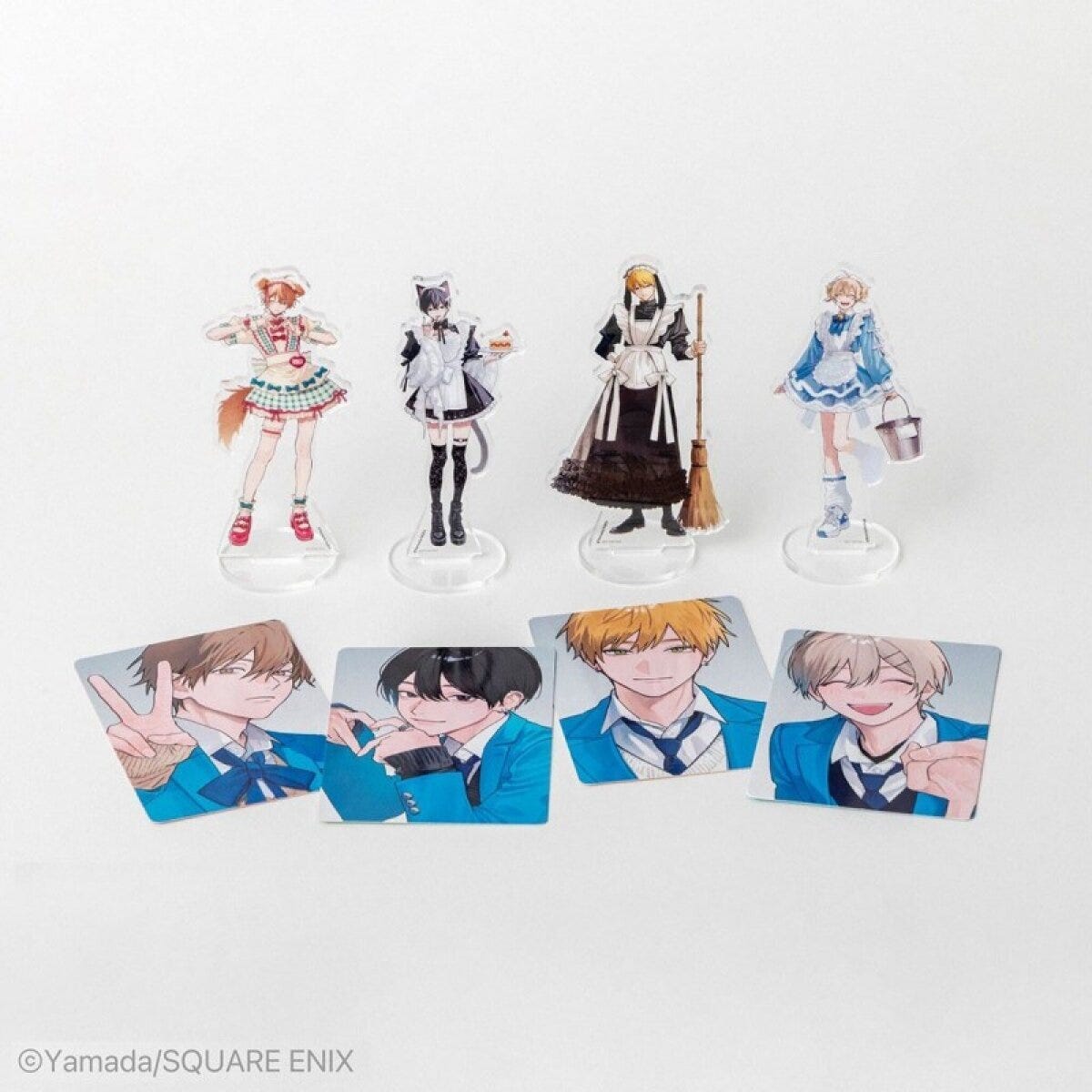 『春夏秋冬系男子』の付録。メイド風衣装の4人のアクリルスタンドと、青い制服姿の4人を描いたトレーディングカード4枚が白い背景に並ぶ