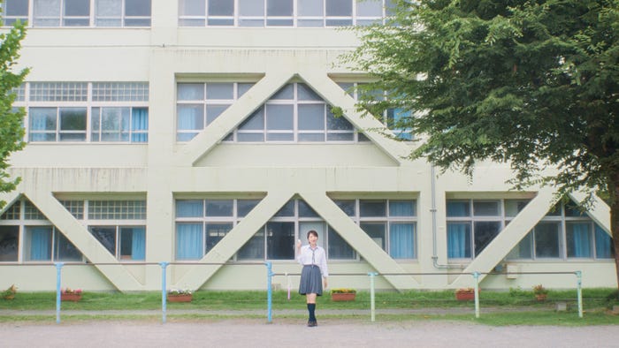 飯島直子「いい歳って」篇より(提供写真)