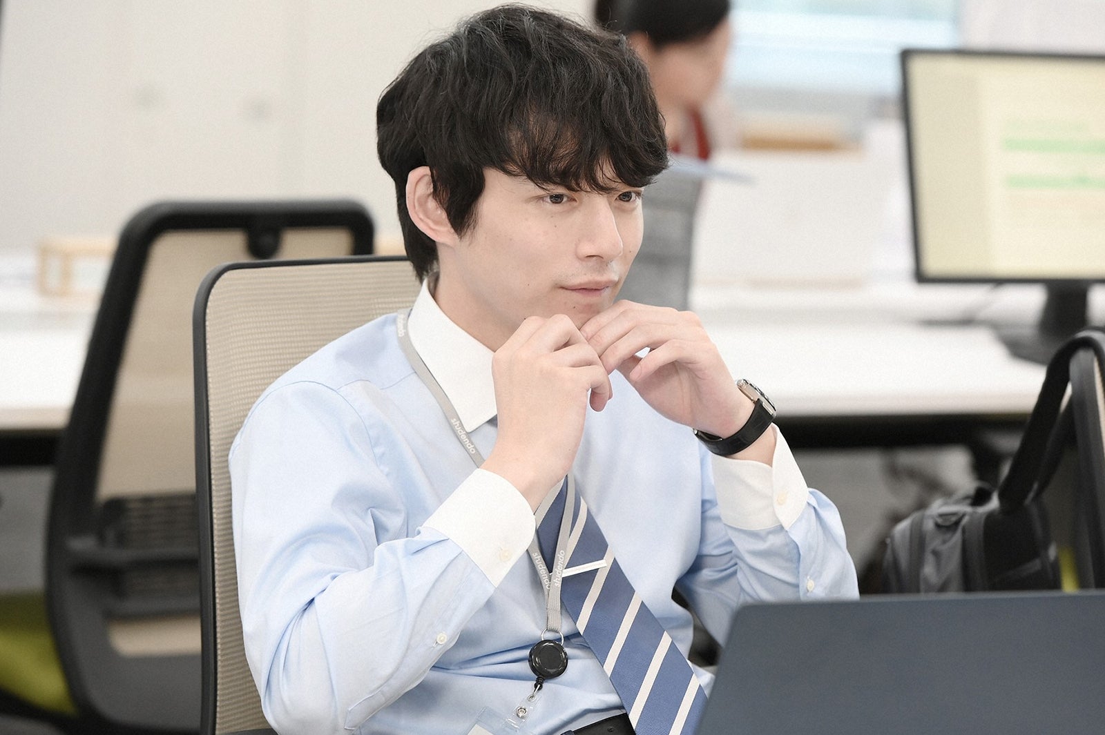 坂口健太郎／「婚姻届に判を捺しただけですが」第4話より（C）TBS