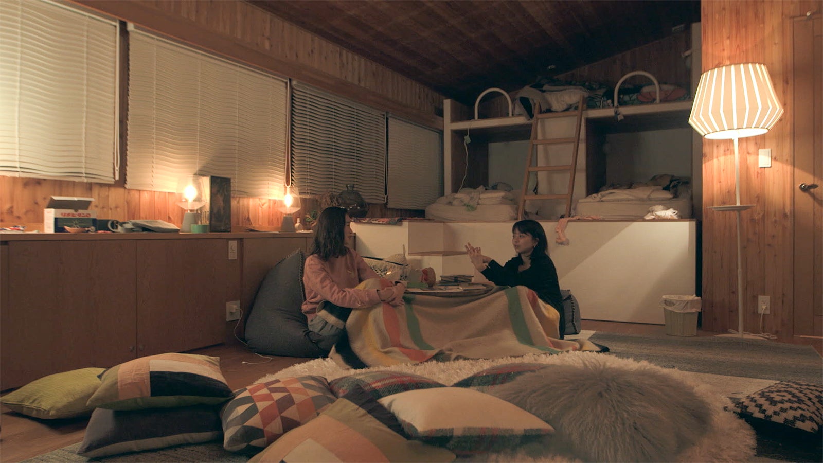 りさこ、優衣「TERRACE HOUSE OPENING NEW DOORS」44th WEEK（C）フジテレビ／イースト・エンタテインメント