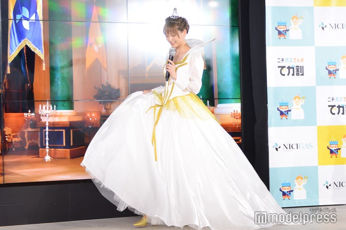 本田翼、美しすぎるドレス姿(C)モデルプレス