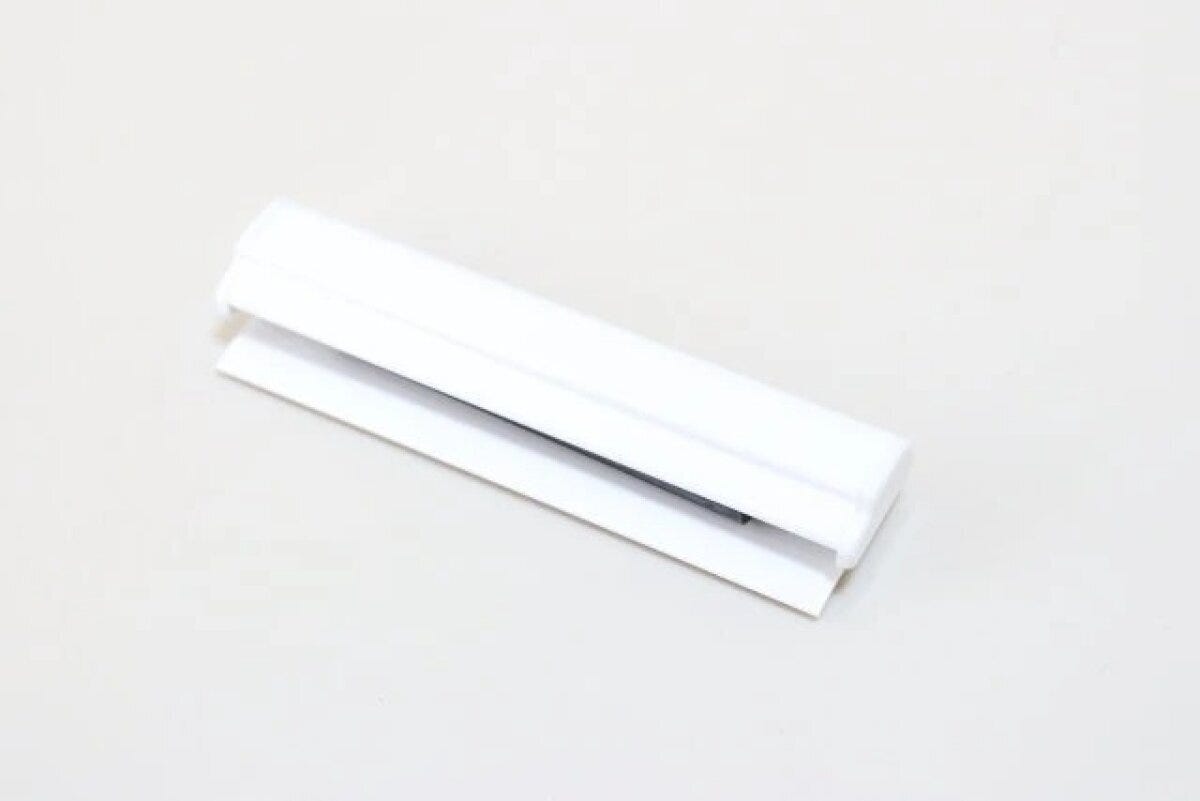 ダイソー　差し込みメモクリップ（8.2cm、マグネット付き）