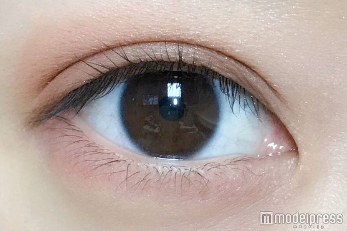 「プレップ プライム 24 アワー エクステンド アイ ベース」使用/写真・MAI(C)モデルプレス