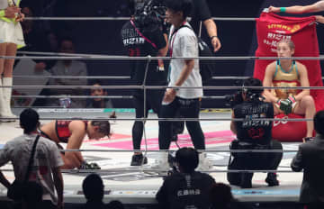 “ツヨカワクイーン”RENAがぼう然2回一本負け 女王伊澤に左フックでダウン奪うも・・・ギロチンチョークに無念タップアウト 涙止まらず