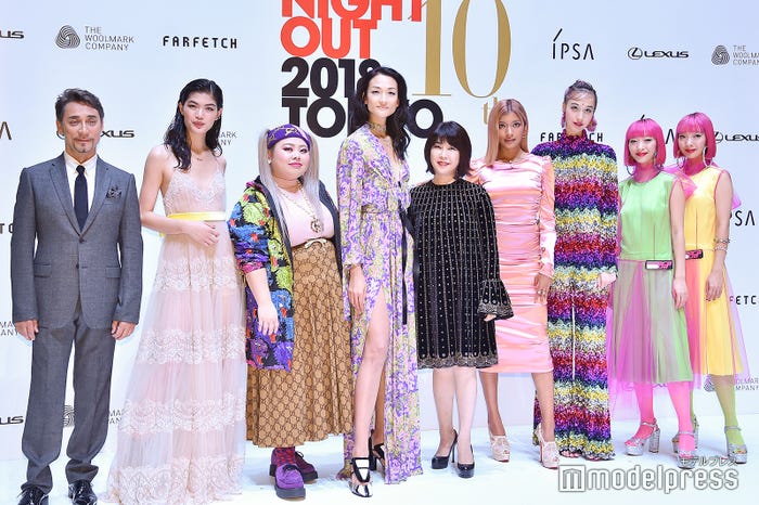 左から:クリス・ペプラー、福士リナ、渡辺直美、冨永愛、渡辺三津子編集長、ローラ、水原佑果、AYA、AMI (C)モデルプレス