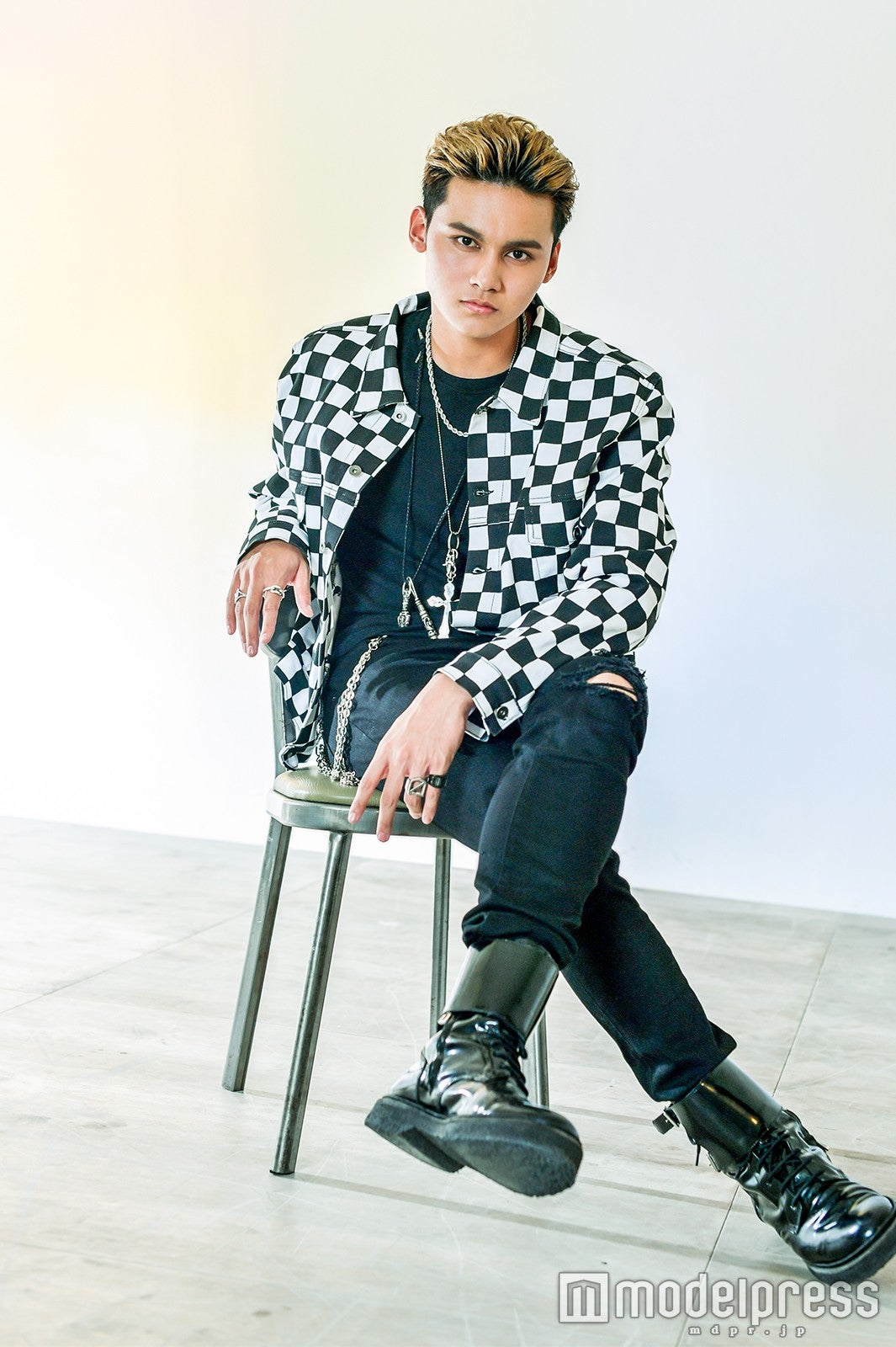 龍（C）モデルプレス