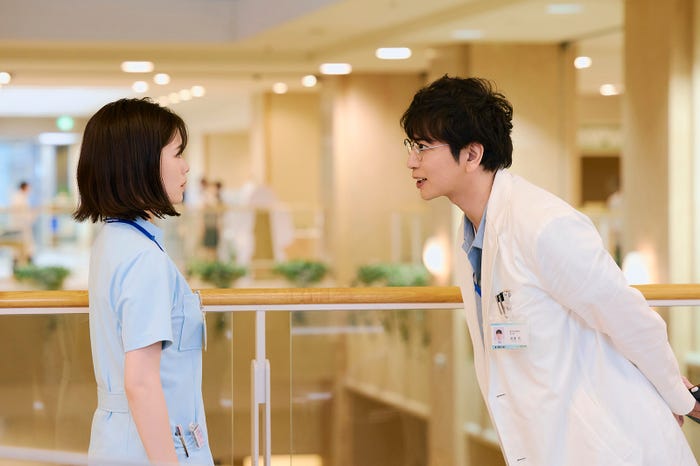 小芝風花、松本潤「19番目のカルテ」第1話(C)TBSスパークル/TBS