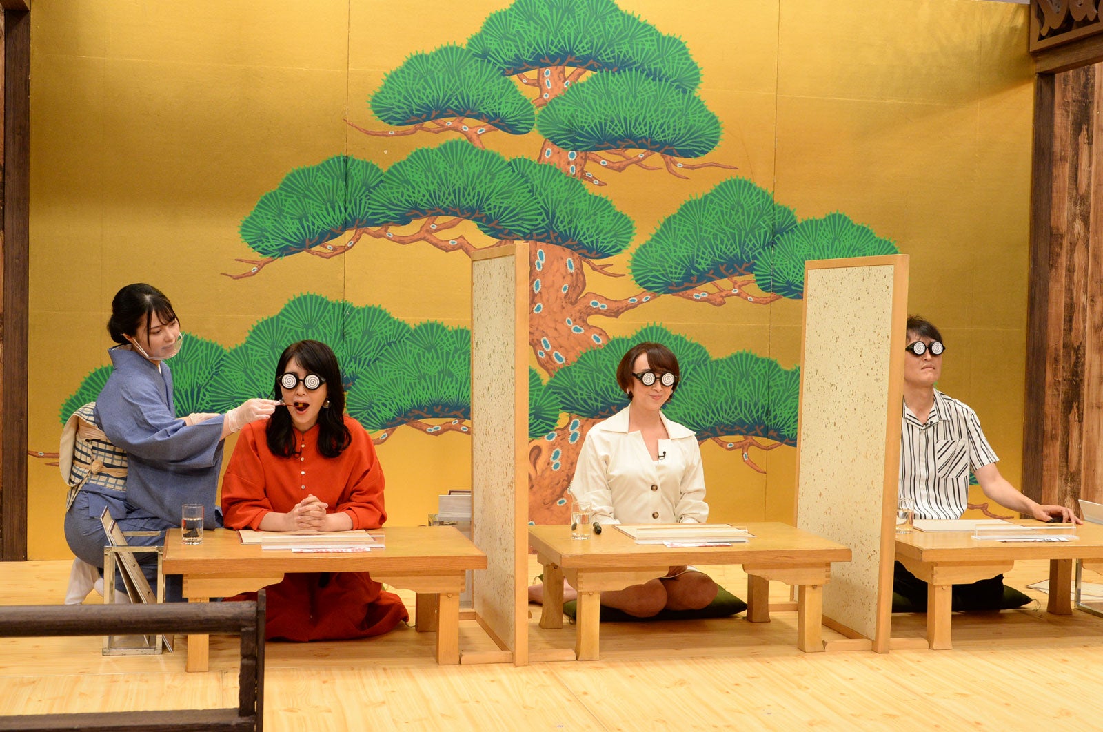 （左から）菊池桃子、紫吹淳、千原ジュニア （C）ABCテレビ