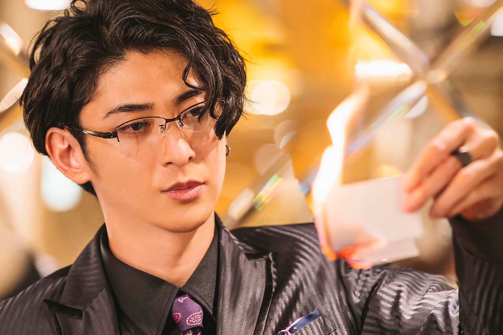 画像2/10) ＜恋と弾丸 第2話＞ユリ、高級クラブのアルバイトで
