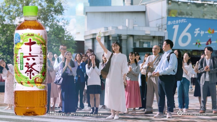 新垣結衣/新テレビCM「16チャージ!交差点」編より(提供写真)