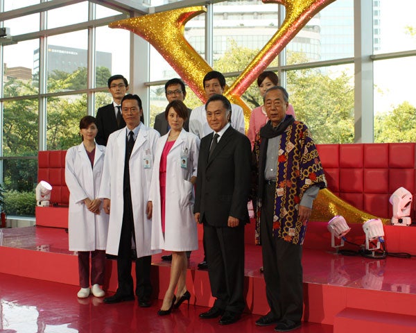 遠藤憲一 米倉涼子からの ものまね リクエストに振り付きでノリノリ アナ雪 ダンス ドクターx 制作会見 モデルプレス