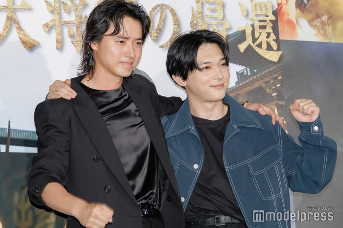 山崎賢人、吉沢亮(C)モデルプレス