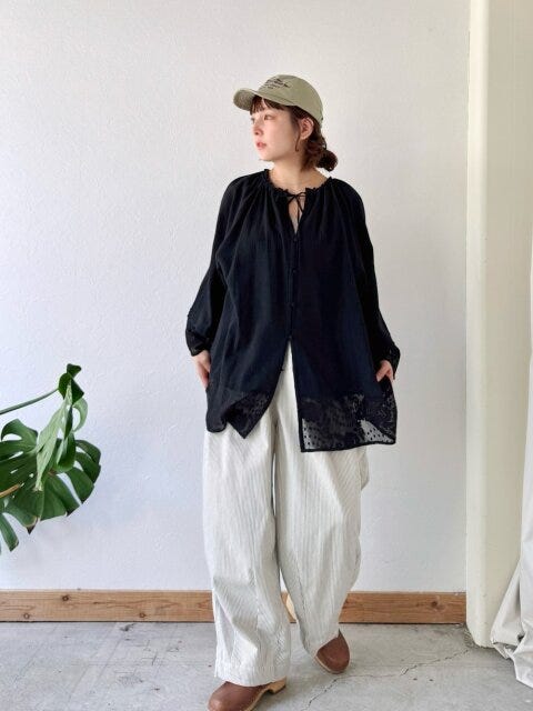 黒ブラウス コーデ 黒ブラウスコーデ4