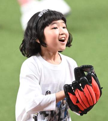 人気子役の永尾柚乃が始球式 かわいらしさにスタンド沸く 豪快？なワンバン投球披露「自分で言うのもアレなんですけど点数は100点」と自己採点