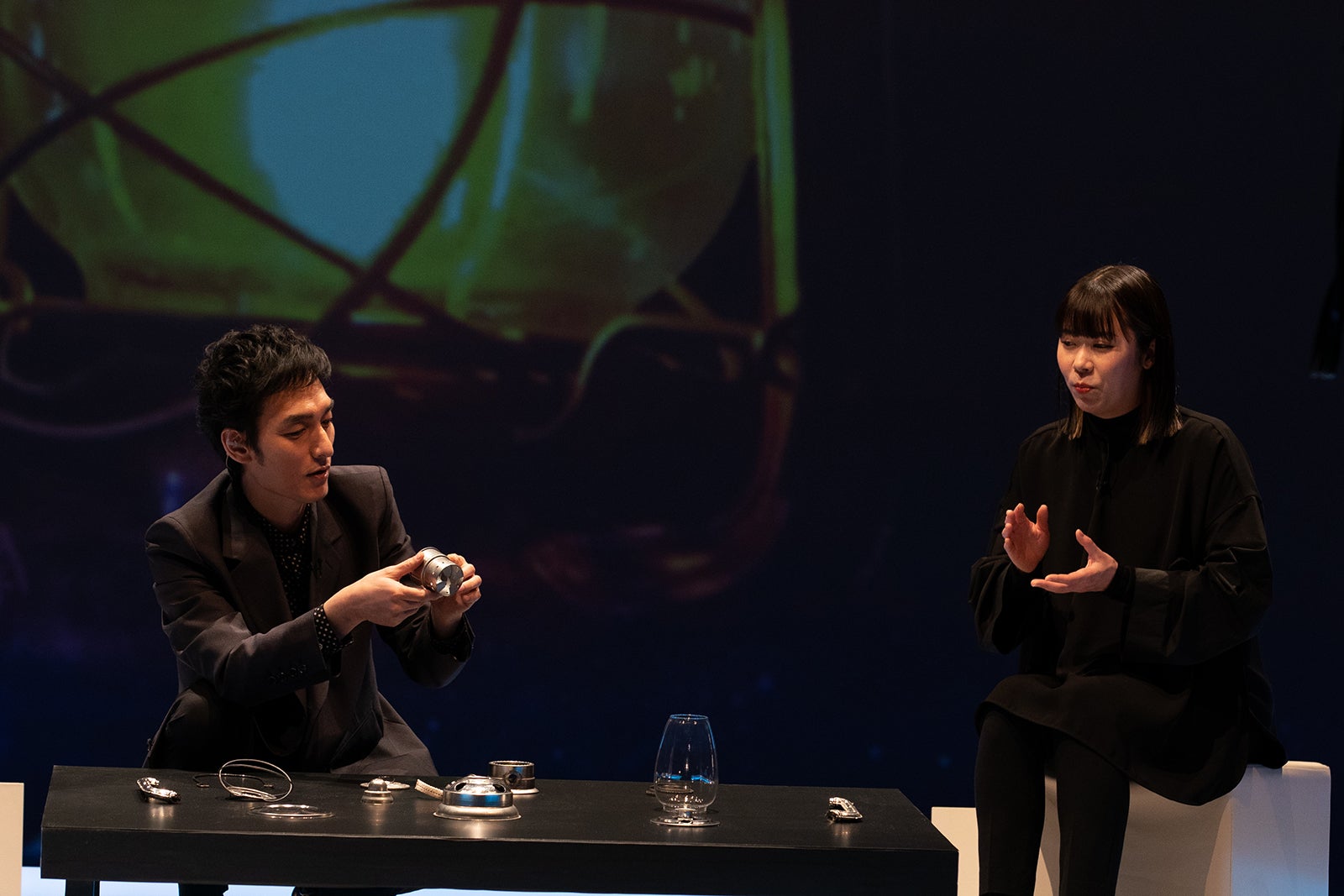 （左）草なぎ剛（C）NHK