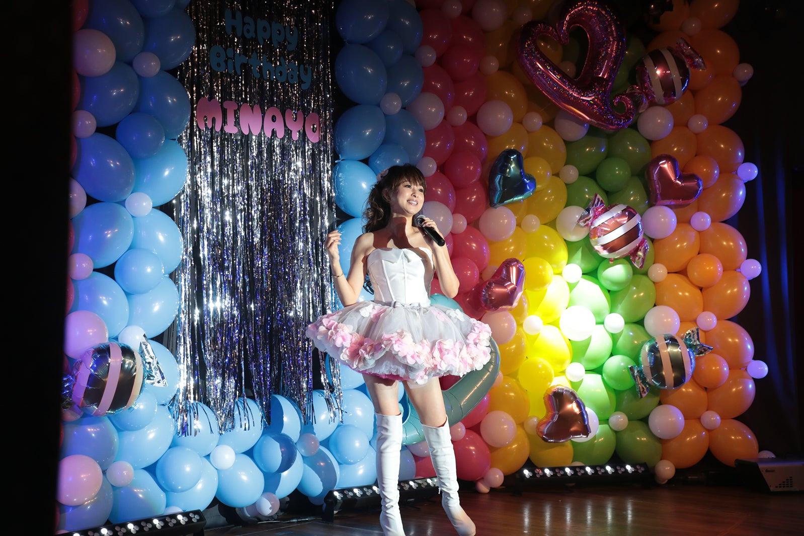 渡辺美奈代、ひざ上40cmミニスカで魅了「ギリギリです」