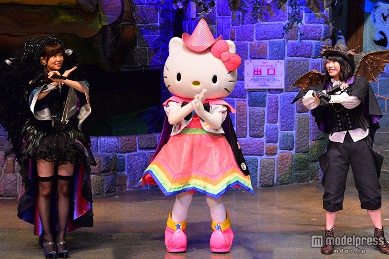 指原莉乃・横山由依らAKB48、仮装ハローキティたちとハロウィンパフォーマンス