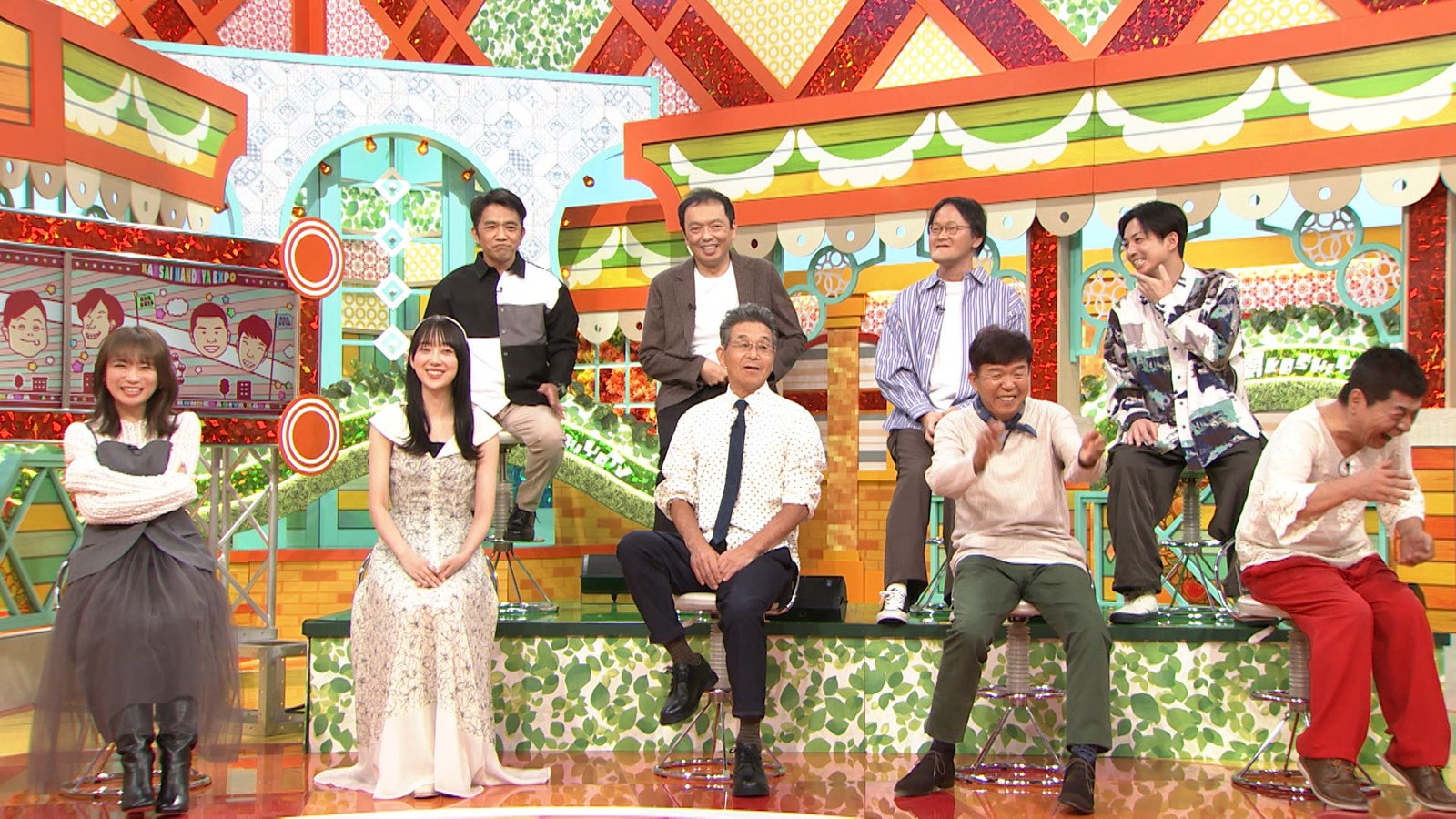 （前列左から）秋元真夏、堀未央奈、間寛平、村上ショージ、松尾伴内（後列左から）中川家（剛、礼二）、アインシュタイン（稲田直樹、河井ゆずる）（Ｃ）MBS