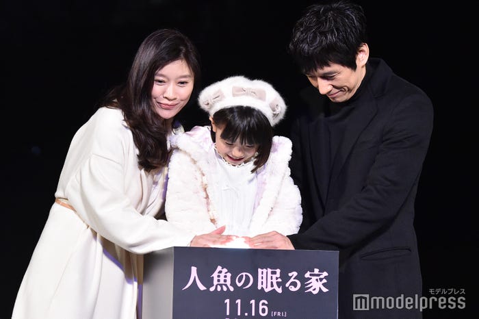 篠原涼子、稲垣来泉ちゃん、西島秀俊 (C)モデルプレス