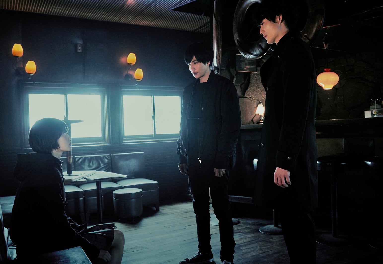平手友梨奈、志尊淳、岡田将生（C）2021映画「さんかく窓の外側は夜」製作委員会（C）Tomoko Yamashita／libre