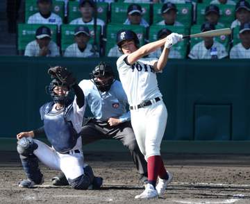 “おかわりジュニア”中村勇斗が甲子園デビュー 初打席は三振も軽快好守で勝利に貢献 父の応援歌響く 父剛也は届かなかった聖地「すごかったよ、と伝えたい」