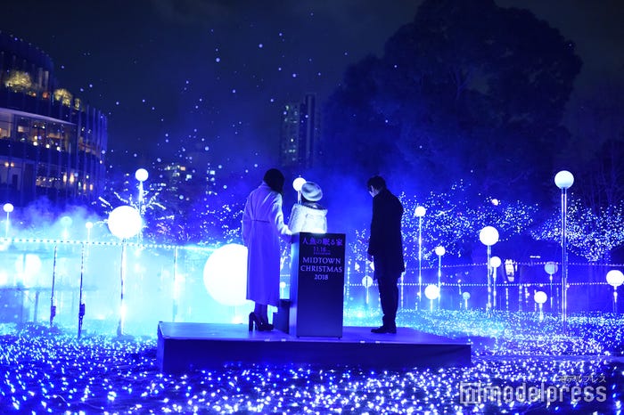 イルミネーション点灯の瞬間/篠原涼子、稲垣来泉ちゃん、西島秀俊 (C)モデルプレス