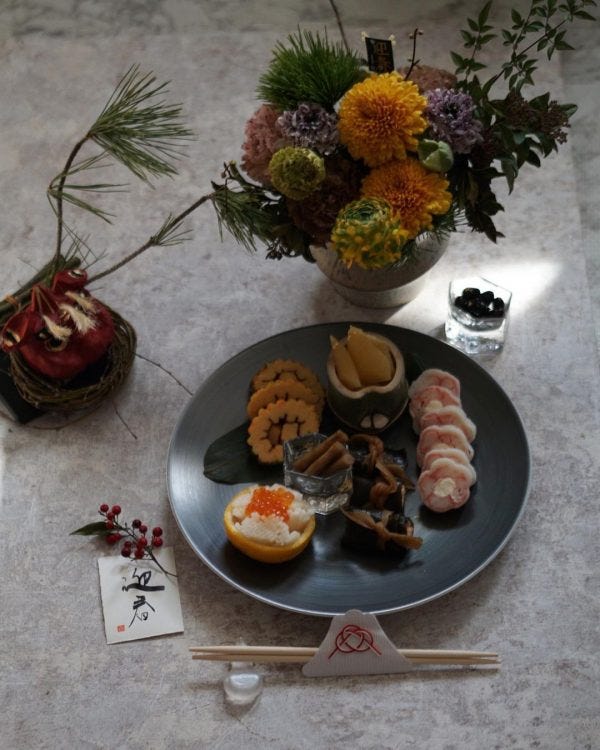 ワンプレートのおせちの盛り付け例をご紹介 お正月の食卓を華やかに飾り付けよう モデルプレス
