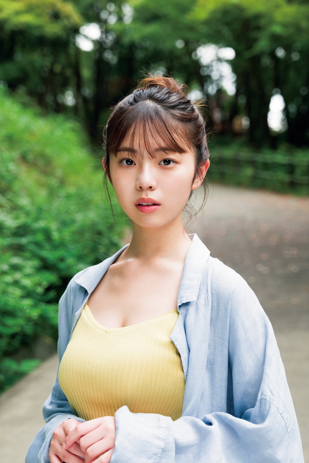 菊地姫奈、美谷間くっきり 色気あふれるグラビアに