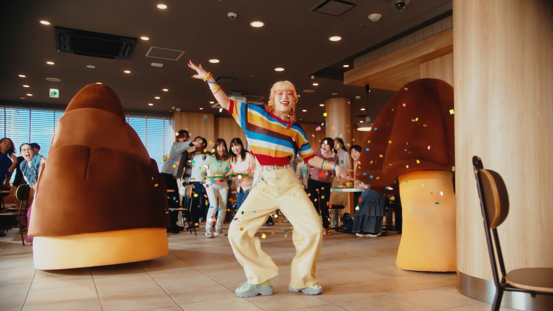 HANA・MAHINA、グループ3人目「マック」新CM出演に歓喜 オリジナルダンス披露＆食レポにも挑戦