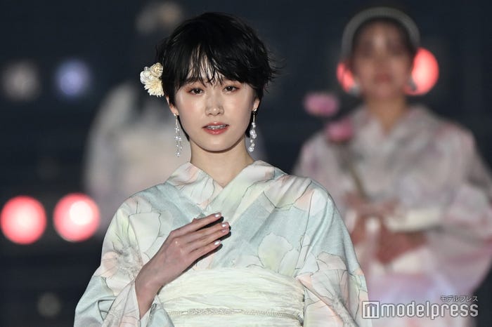 尾碕真花(C)モデルプレス