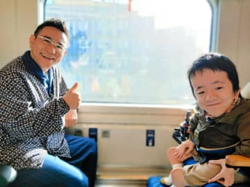 難病・骨形成不全症の19歳青年が八嶋智人と旅する特別番組 TBS系で放送決定「彼となら困難も乗り越えられると思えた」