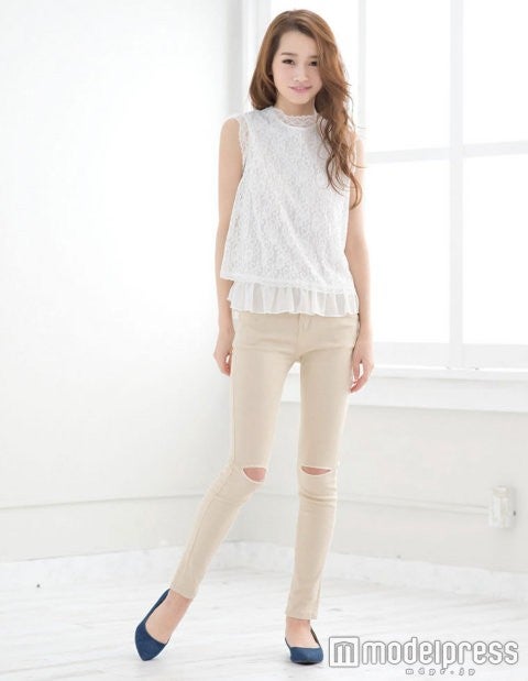 ハイウエストニークラッシュ「Re:EDIT by GALSTAR」ベージュ1,798円(税込)／画像提供：Re:EDIT by GALSTAR
