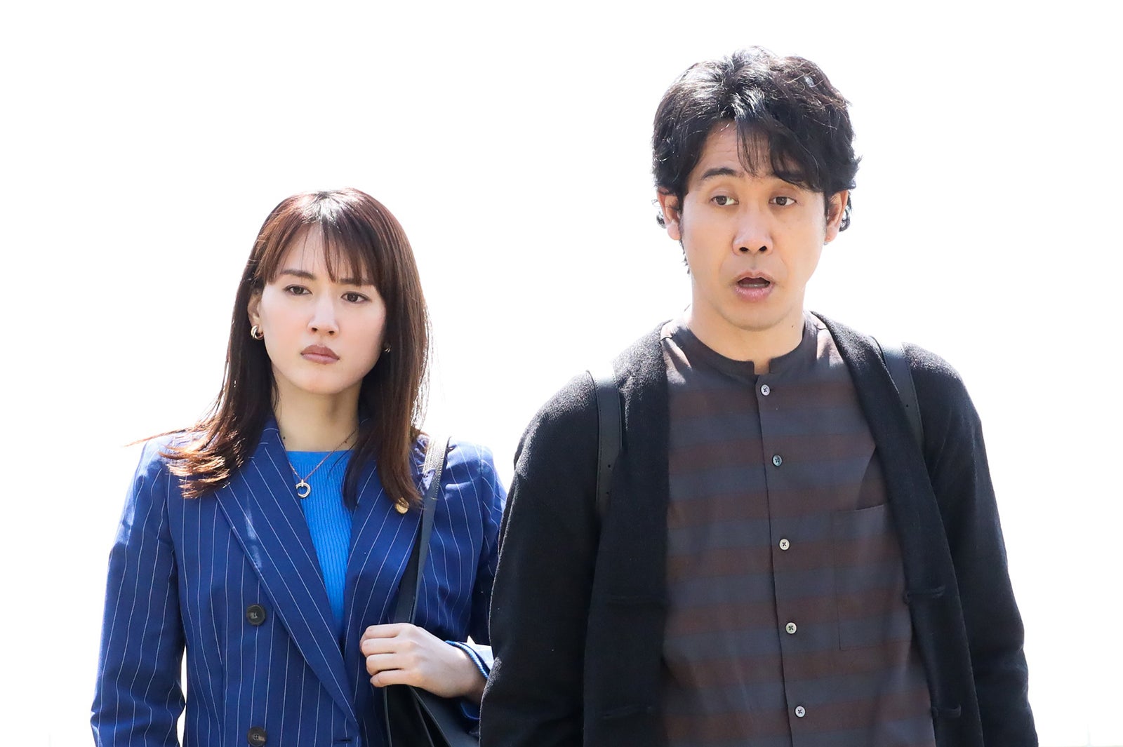 綾瀬はるか、大泉洋／「元彼の遺言状」第8話より（C）フジテレビ