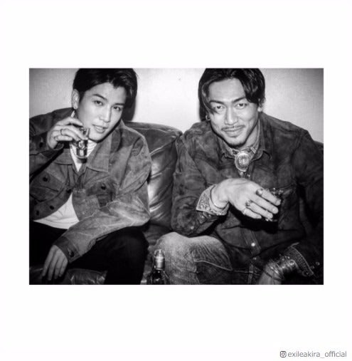 EXILE AKIRA＆岩田剛典の乾杯ショットにファン興奮「色気あふれてる」「超絶イケメン」
