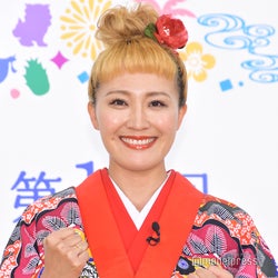 丸山桂里奈、琉装姿を披露 東京出身も沖縄の「空気になじむ」
