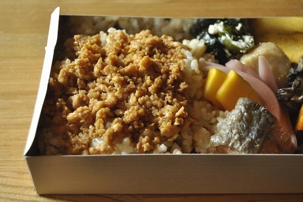 お箸で食べやすい鶏そぼろ