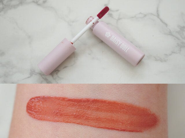 血色のよいブラウンリップに仕上がるデイジードールのリップティント