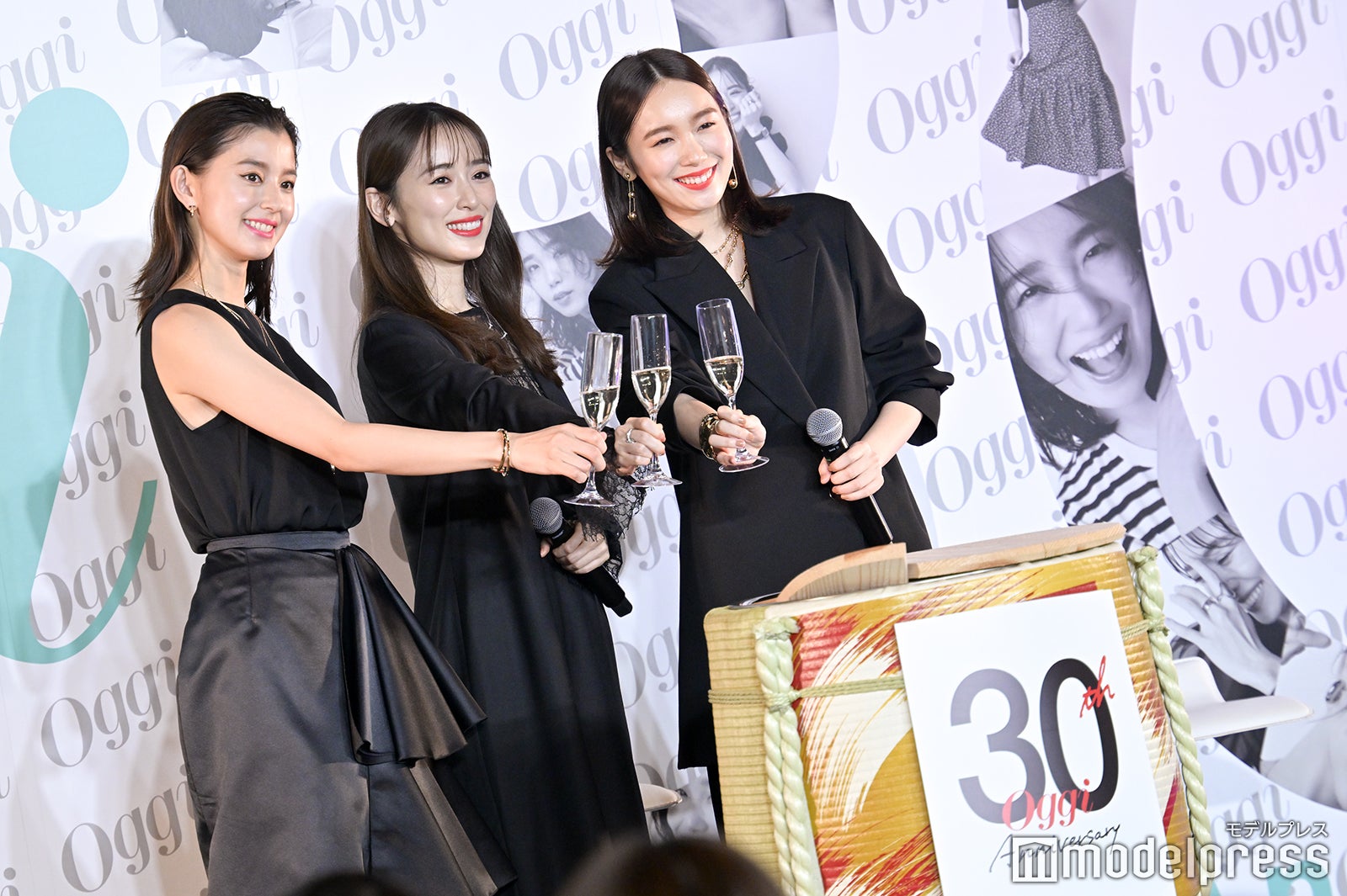 朝比奈彩、泉里香、飯豊まりえ （C）モデルプレス