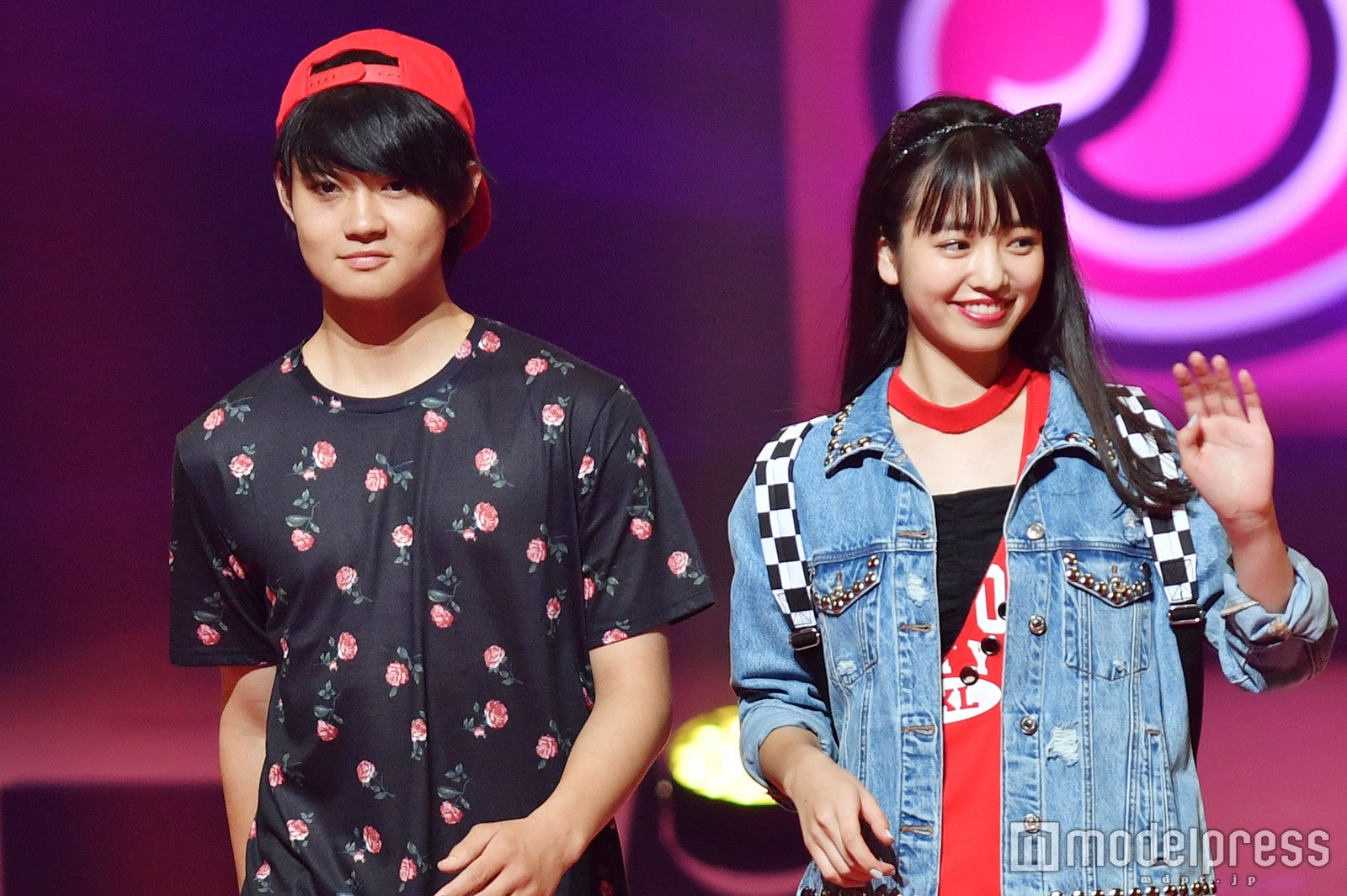 佐野勇斗＆横田真悠（C）モデルプレス