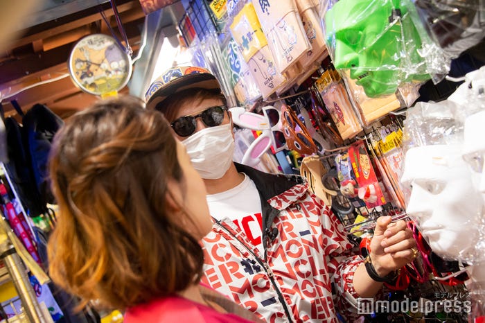 最初は仮面ではなく紙袋だった(C)モデルプレス