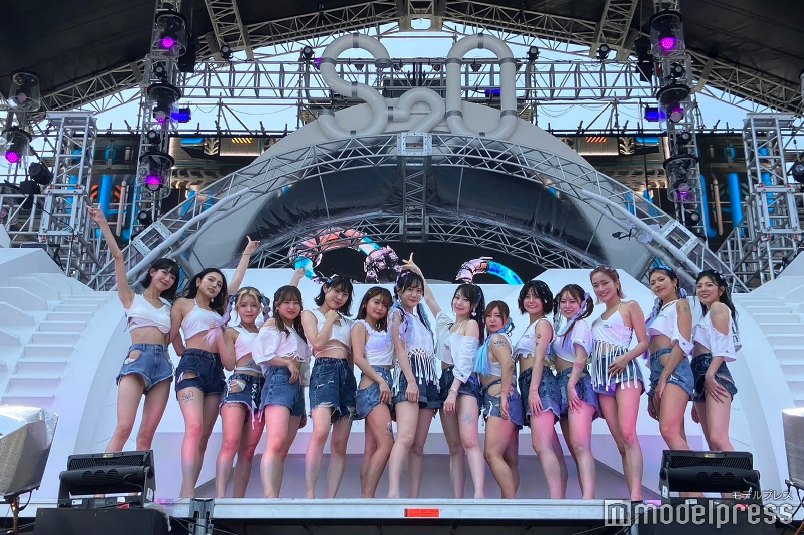 （左から）KIMI、石垣果蓮、絶対愛されあみちゃん、Michu、なちゅんぱ、藤田もも、ももちもも、優歌レポ、いちごあいす、さやか、はるか、Erina、ゆりあ、かれんあはは（C）モデルプレス