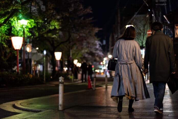 【迷惑】目のやり場に困る… 不倫女のヤバすぎる習性12選